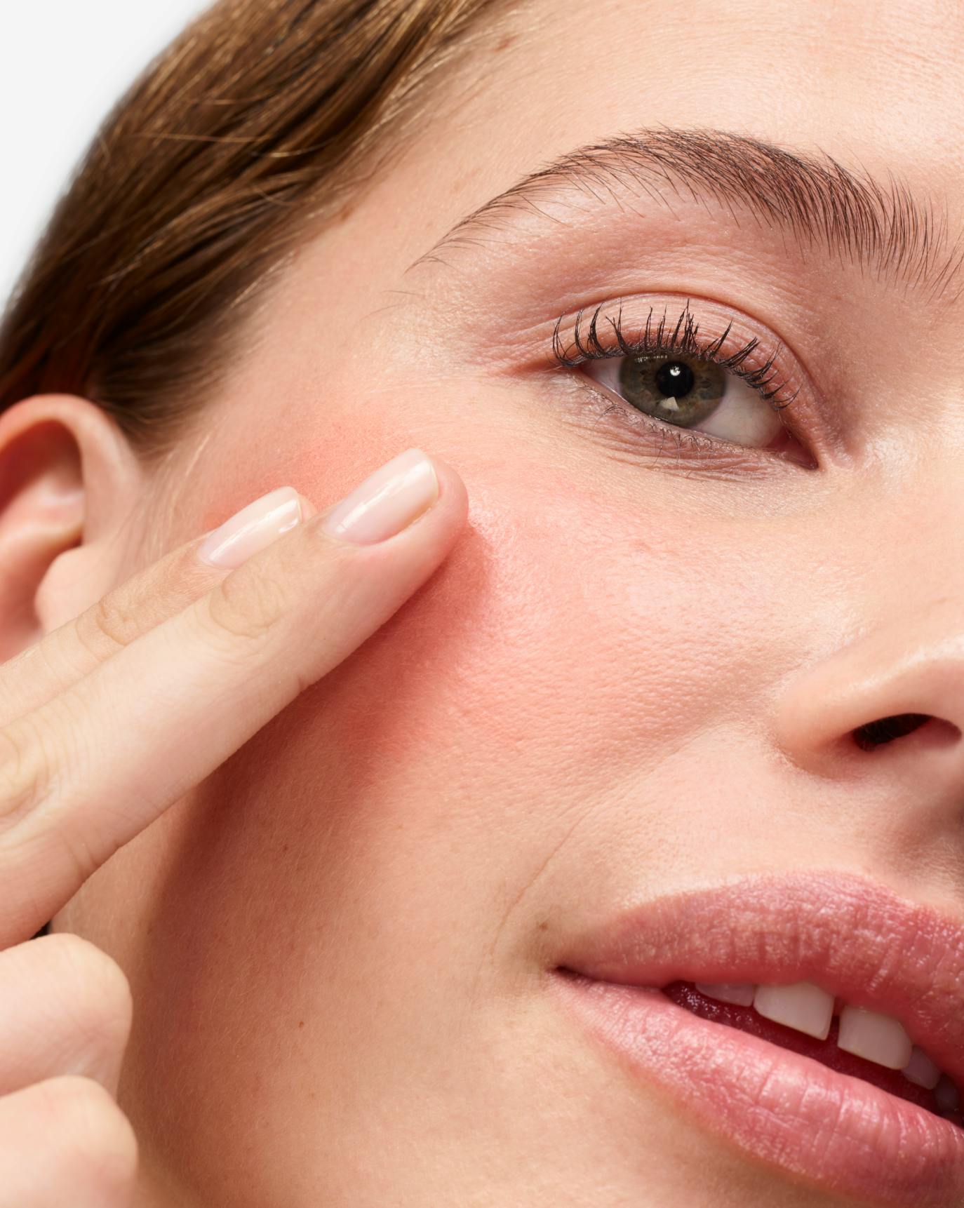 Olivia wears Cloud Paint in Beam.